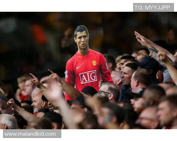 红色巨星的目光！曼联锁定戈麦斯，狼队坠入低谷转会费冰点，谁将笑到最后？